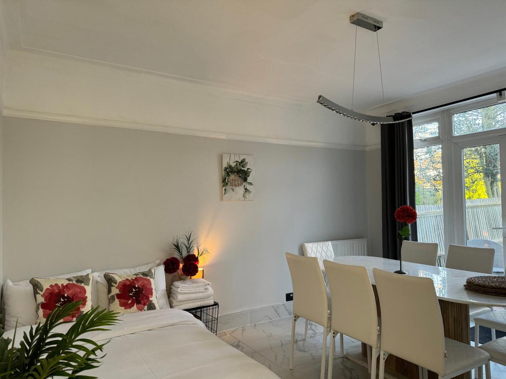 Surbiton Home With Free Parkings, Surbiton, Kingston Upon Thames, Surrey, Greater London Uk Exterior photo