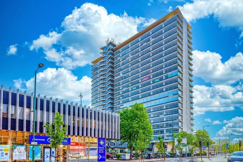 Surbiton Home With Free Parkings, Surbiton, Kingston Upon Thames, Surrey, Greater London Uk Exterior photo